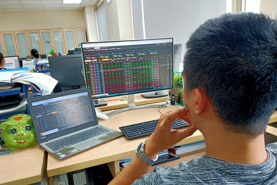 Tự doanh chứng khoán tiếp tục gom hàng, một mã VN30 được mua ròng 300 tỷ trước cuộc họp nâng hạng