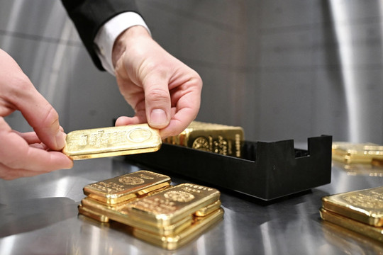 Giá vàng tăng chưa từng có, chuyên gia khuyên nhà đầu tư làm gì lúc này?