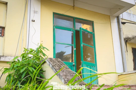 Hà Nội: Loạt ki - ốt khu nhà công nhân hoang phế, nhếch nhác sau khi bị bỏ hoang