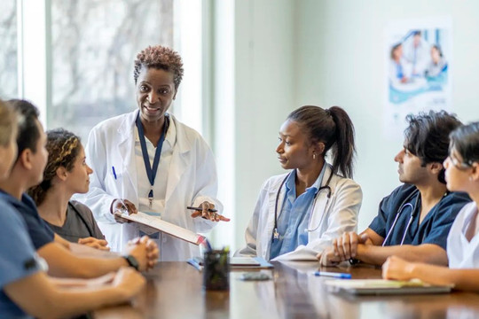 Top 10 công việc đang ‘khát nhân lực’ nhất hiện nay, thu nhập lên tới 2,6 tỷ đồng/năm