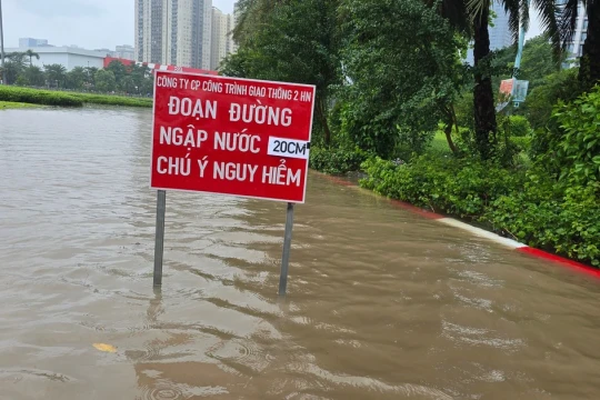 Hà Nội chấn chỉnh các đơn vị chậm trễ trong ứng phó mưa ngập
