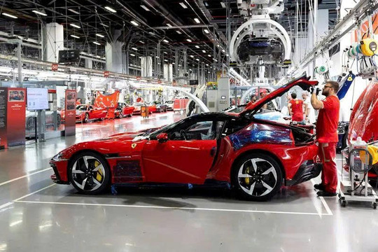 Ferrari chính thức hé lộ siêu xe điện đầu tiên sau 78 năm: Tăng tốc 310 km/h, chạy 530km mỗi lần sạc, giá gần 600.000 USD