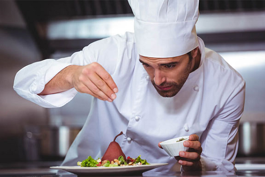 3 nghề 'hái ra tiền' mà không cần bằng đại học, số 1 thu nhập tới 50 triệu/ tháng