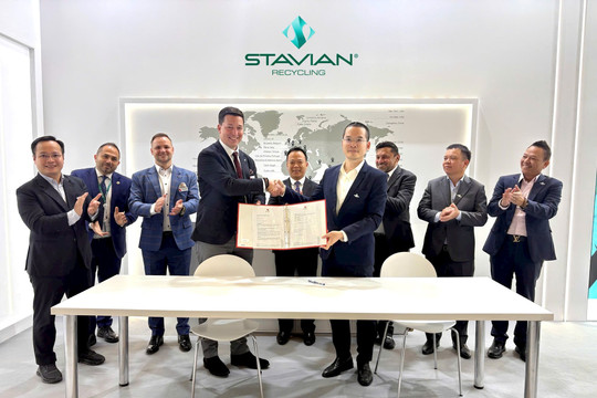 Stavian Recycling ký kết biên bản ghi nhớ hợp tác với Starlinger và Amut
