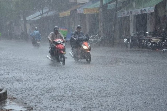 Hà Nội mưa lớn, hơn 1.000 cú sét đánh xuống trong 1 giờ đồng hồ