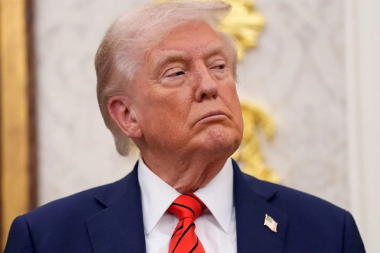 Toàn cảnh cú sập khiến Phố Wall rung chuyển sau bài đăng 500 chữ của ông Trump