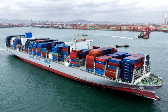 Hàng loạt nhà xuất khẩu thức trắng đêm giao hàng, chuyện gì đang xảy ra tại nền kinh tế lớn thứ hai thế giới?