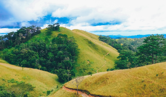 Việt Nam sắp khởi công xây dựng tuyến đường nghìn tỷ dẫn vào ‘cung đường trekking đẹp nhất cả nước’