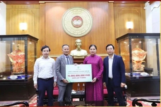 Hơn 900 tỷ đồng ủng hộ đồng bào khắc phục hậu quả bão lũ