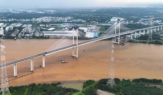 Cầu dây văng có tĩnh không cao nhất Việt Nam đã hoàn thiện, vẫn phải chờ đợi để được thông xe