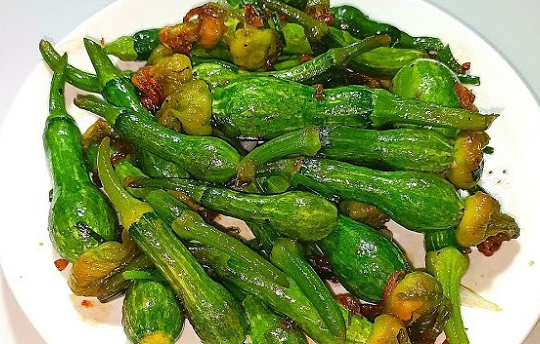 Hoa của cây dân dã xưa chẳng ai bán, nay được xem là 'thực phẩm vàng': Vào thực đơn nhà hàng sang trọng, nông dân bán 'hái ra tiền'