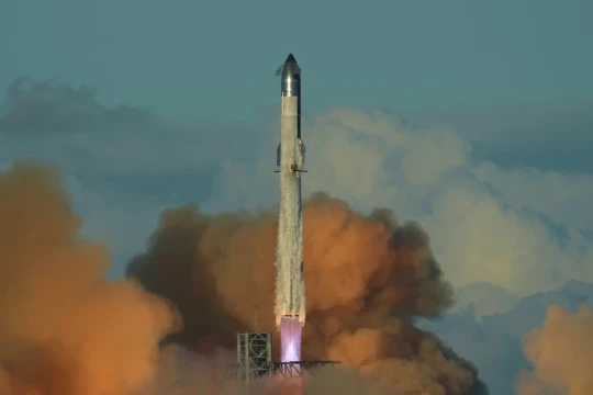 SpaceX phóng tên lửa lớn nhất lịch sử lên vũ trụ