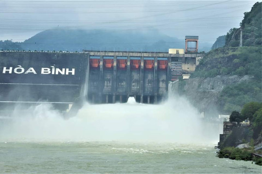 Mở cửa xả đáy hồ thủy điện Hòa Bình từ 15h chiều nay