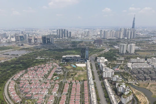 Khu Đông TPHCM hơn 1 tỷ đồng/m2 nhà liền thổ