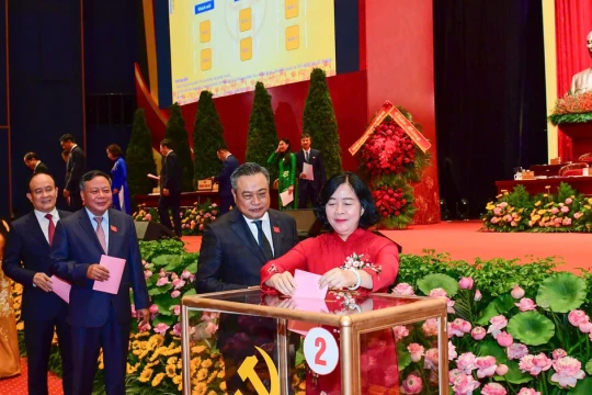 Bí thư Bùi Thị Minh Hoài và hai Phó Bí thư Thành ủy Hà Nội tái cử Ban Chấp hành khóa XVIII