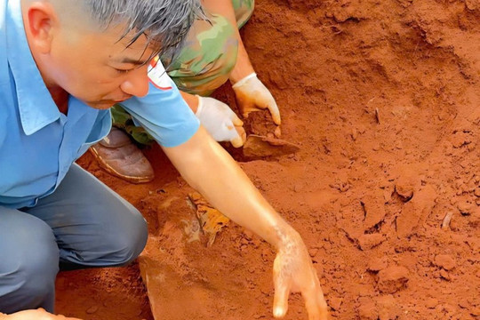 Phát hiện 18 hài cốt trong vườn nhà dân