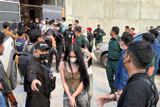 Đột kích tòa nhà trong đêm, 257 người bị bắt khẩn cấp