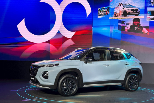 Vừa về Việt Nam, SUV hybrid của Suzuki đã 'dằn mặt' Toyota Raize và Hyundai Sonet bằng gói ADAS như xe sang tiền tỷ