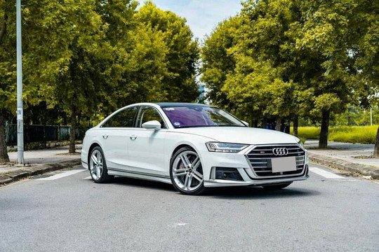 Giá lăn bánh khoảng 15 tỷ, sử dụng 4 năm đem bán, chủ xe Audi S8 nhận về cái kết khiến dân chơi xe ngỡ ngàng