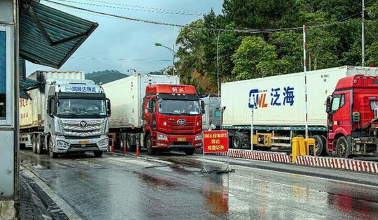 Đường vào cửa khẩu hiện đại nhất ASEAN được mở rộng lên 8 làn xe