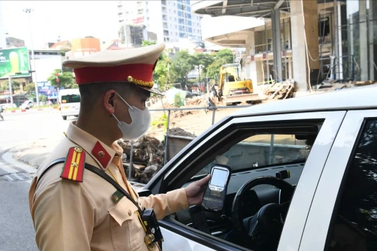 CSGT cả nước ra quân xử lý vi phạm nồng độ cồn: 2 tiếng rưỡi phát hiện gần 1.300 'ma men'