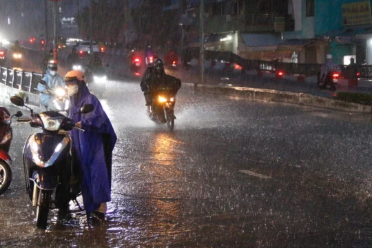 Biển Đông sắp đón bão, thời tiết TPHCM những ngày tới ra sao?