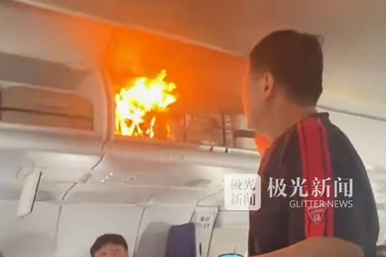 Máy bay phải hạ cánh khẩn cấp vì pin trong hành lý bất ngờ bốc cháy