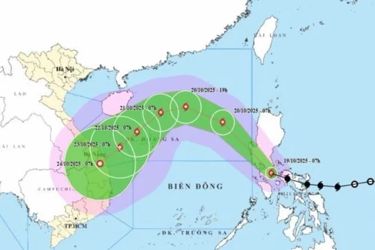 Bão Jengshen có khả năng hướng về vùng biển Quảng Trị - Quảng Ngãi