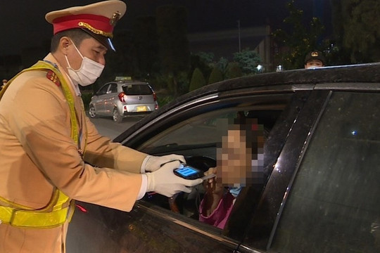 Trước thềm ngày Phụ nữ Việt Nam, 19 'bóng hồng' bị CSGT xử phạt nồng độ cồn