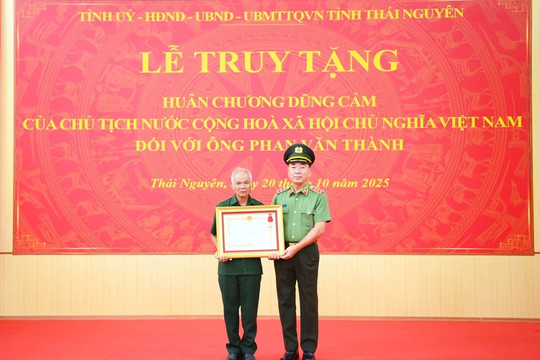 Truy tặng Huân chương Dũng cảm cho Tổ trưởng an ninh lao vào dòng lũ cứu 3 cháu nhỏ