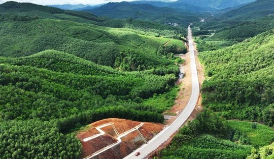 Chi hơn 1.800 tỷ, Quảng Ninh mở rộng tuyến quốc lộ xuyên núi băng rừng sang biên giới