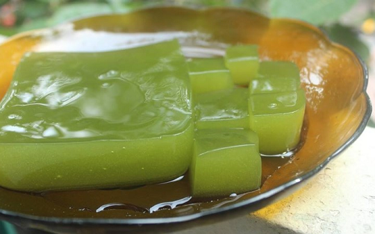 Loại lá mọc bờ bụi nay thành món quà thanh mát 'đánh thức' mùa hè phố thị, giá bao nhiêu?