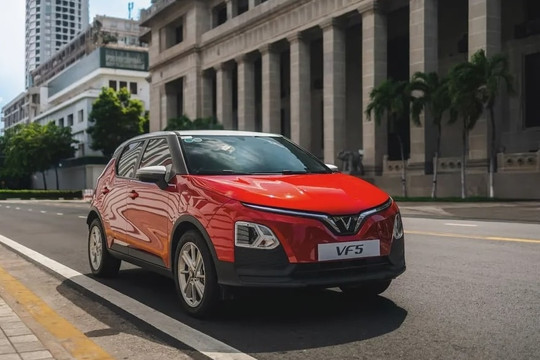 Từng thuê pin xe ô tô điện VinFast, chủ xe nay quyết định ‘chuyển phe’, nói thẳng số tiền lên tới 48 triệu