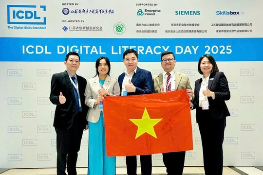 2 giáo viên Việt Nam nhận giải thưởng đặc biệt tại diễn đàn giáo dục của châu Á