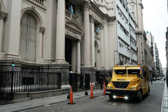 Quốc gia đồng minh ký thỏa thuận 20 tỷ USD với Mỹ để ‘cứu’ đồng nội tệ giữa lạm phát 200%