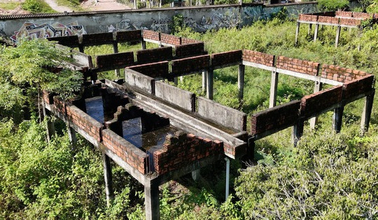 Cảnh hoang lạnh tại resort 5 sao bỏ hoang giữa thành phố sau 16 năm triển khai