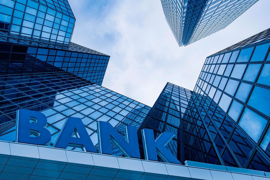 Sau khi cắt giảm gần 3.000 nhân sự, một ngân hàng bất ngờ tuyển người trở lại