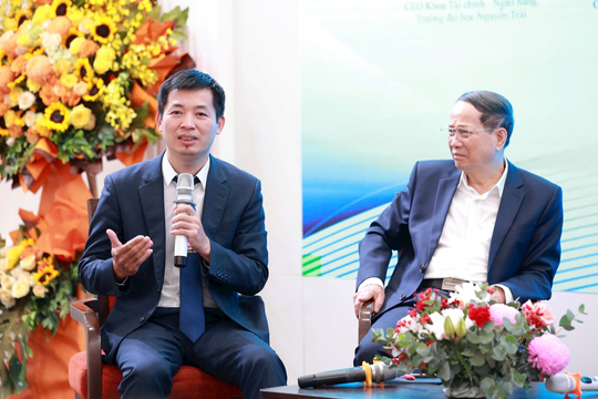 Bạc tăng mạnh hơn vàng: Nhà đầu tư có nên ‘đổi vị’ sang kim loại trắng?