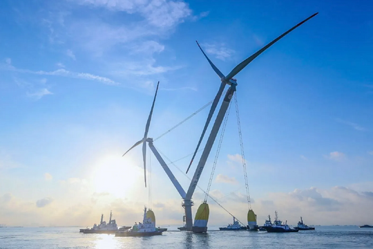 Mỹ không làm được nhưng Trung Quốc liên tiếp tạo nên kỳ tích: Chế tạo tua-bin gió nổi có công suất mạnh nhất hành tinh, cánh quạt dài hơn 3 sân bóng đá