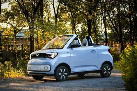 Mẫu ô tô điện dành cho người trẻ chưa giàu, giá 340 triệu: Có mui trần cá tính, nội thất chuẩn xe sang, chạy xa tới 280km/1 lần sạc