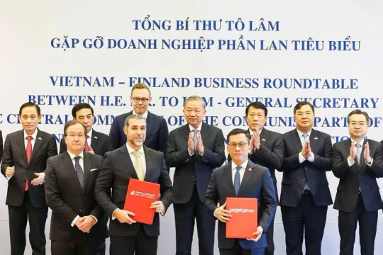 Vietjet (VJC) hợp tác với Airways Aviation tăng cường đào tạo nhân lực cho mạng bay toàn cầu