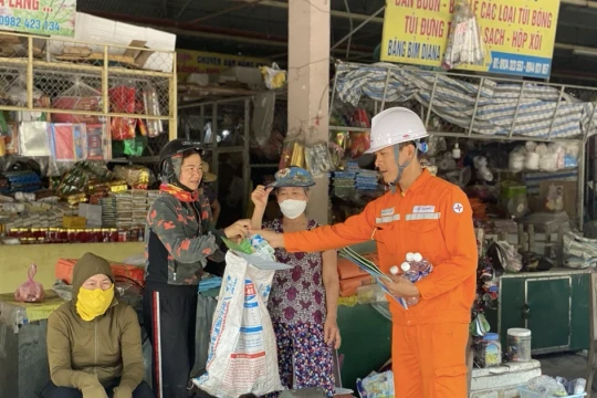 Người dân kêu tiền điện tăng cao, thành phố ra 'tối hậu thư'