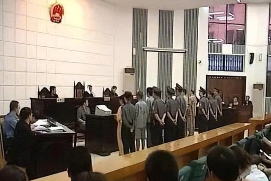 Tỷ phú bị đâm 14 nhát ngay trước cửa nhà, đám cưới biến thành đám tang gây chấn động giới kinh doanh