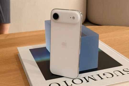 iPhone Air thất thủ trước chính người 'anh em ruột'