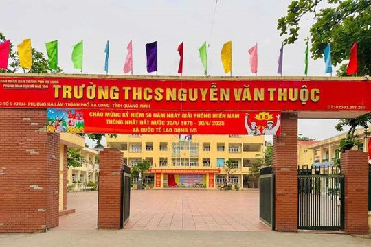 Cách chức Hiệu trưởng sửa điểm cho con cán bộ phường