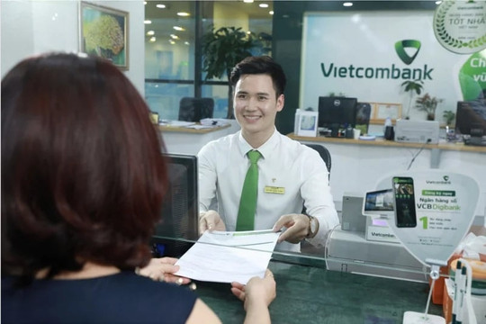 Vietcombank (VCB) nói gì về vụ khách mất tiền ngay sau khi nhận thẻ mới?