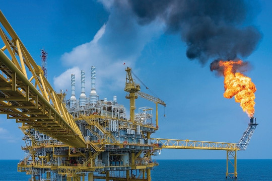 Ôm khối backlog hơn 100.000 tỷ đồng, 'đại gia' dầu khí PVS báo lãi tăng 74%