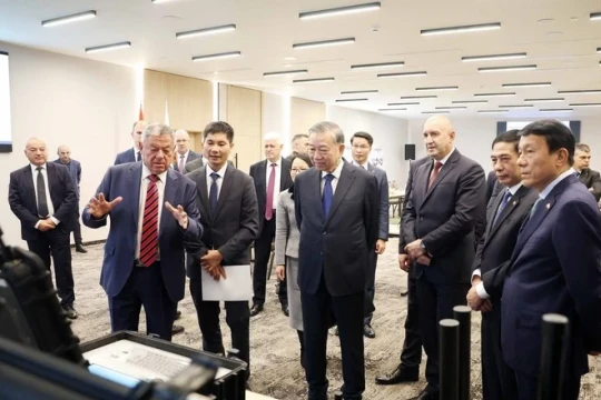 Tổng Bí thư Tô Lâm thăm hãng công nghiệp quốc phòng tiêu biểu của Bulgaria