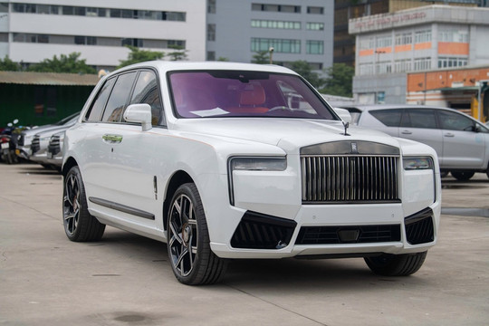 'Mục sở thị' chiếc Rolls-Royce Cullinan Black Badge 2025 đầu tiên về Việt Nam, giá 60 tỷ đồng