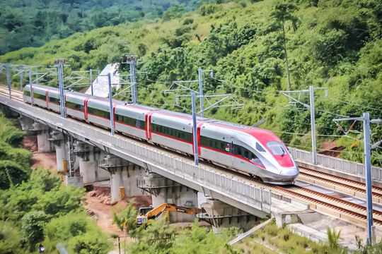 Nền kinh tế lớn nhất Đông Nam Á ‘còng lưng’ trả lãi vay Trung Quốc hơn 3.175 tỷ đồng mỗi năm vì đường sắt cao tốc: Điều tra nghi án tham nhũng